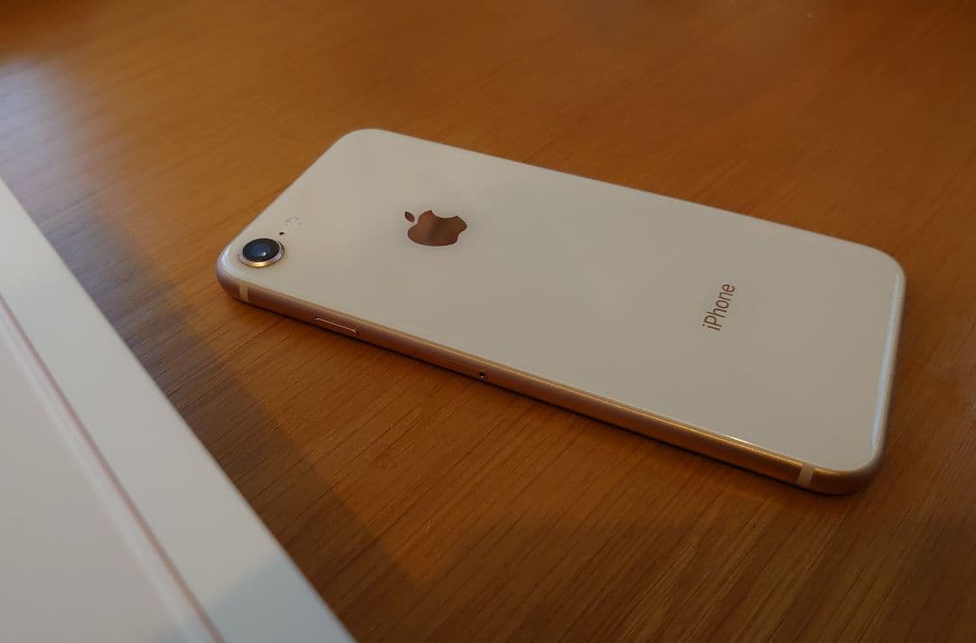 simフリー iphone8  ネットワーク判定○ simロック解除済auドコモ