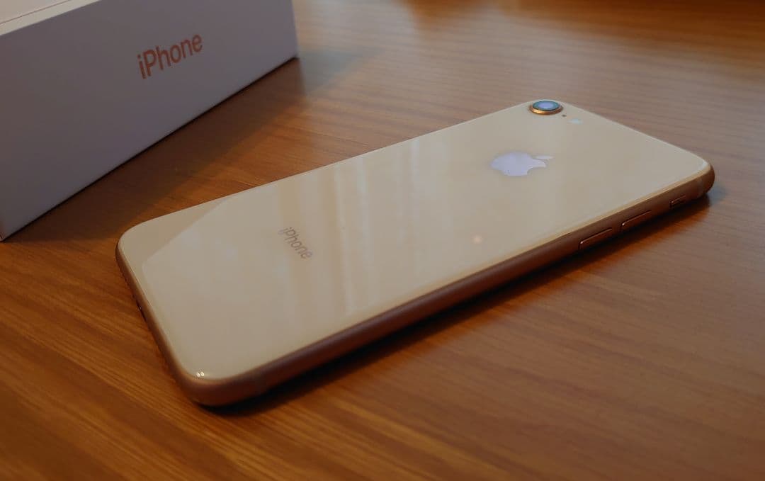 simフリー iphone8  ネットワーク判定○ simロック解除済auドコモ