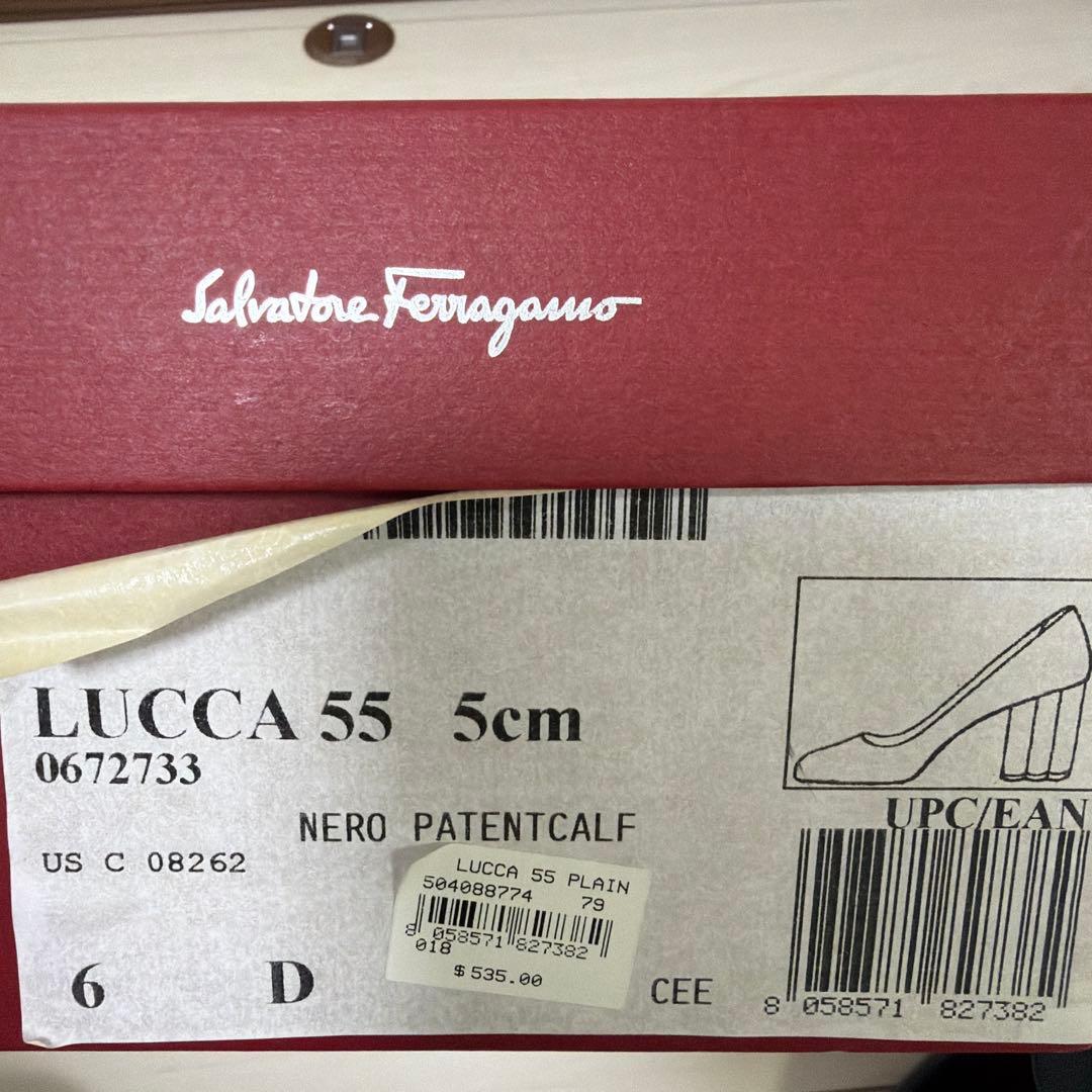 美品　フェラガモ　パテントレザー　パンプス　正規品