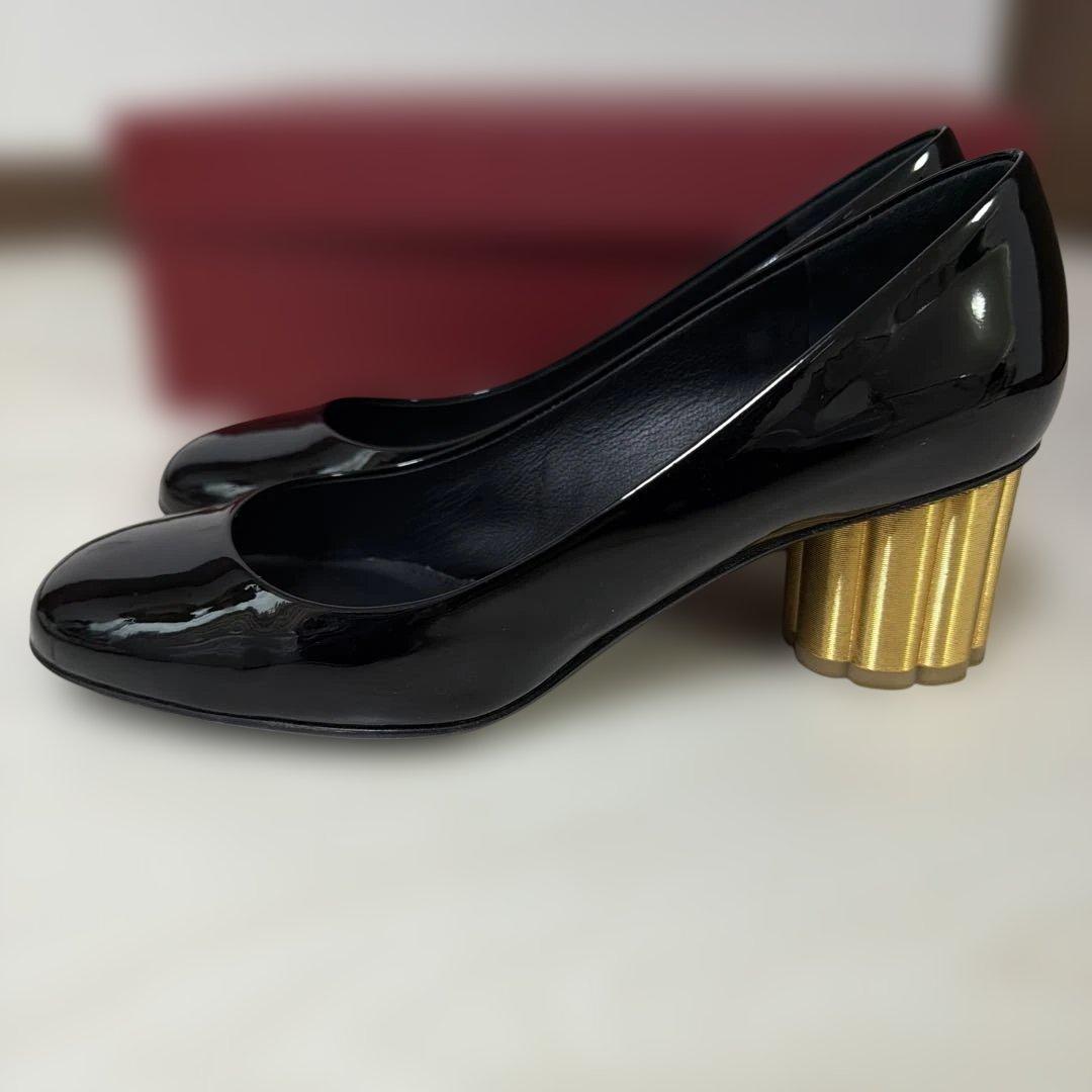 美品　フェラガモ　パテントレザー　パンプス　正規品