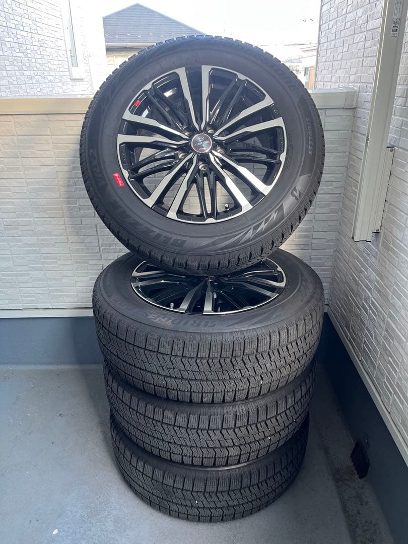 【フラワーボックス】アルファード30系 17インチ スタッドレス