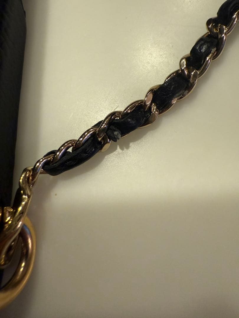 CHANEL iPhone14pro ゴールドチェーン付きカバー