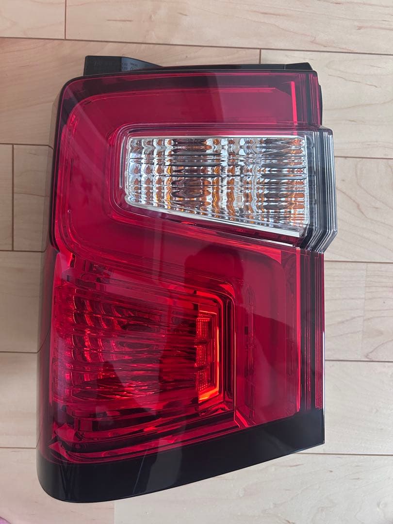 デリカD5 3DA-CV1W テールランプレンズ左