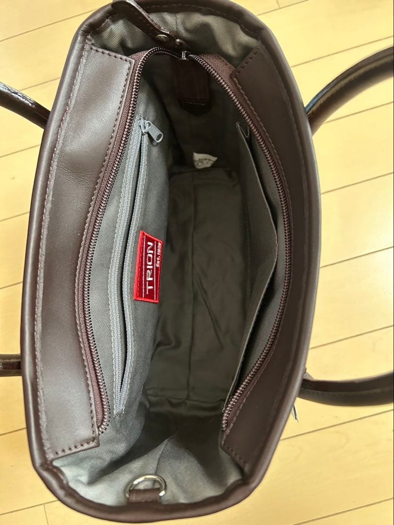 値下げしました‼️【美品・新品未使用】TRION 本革 ハンドバッグ 男女兼用