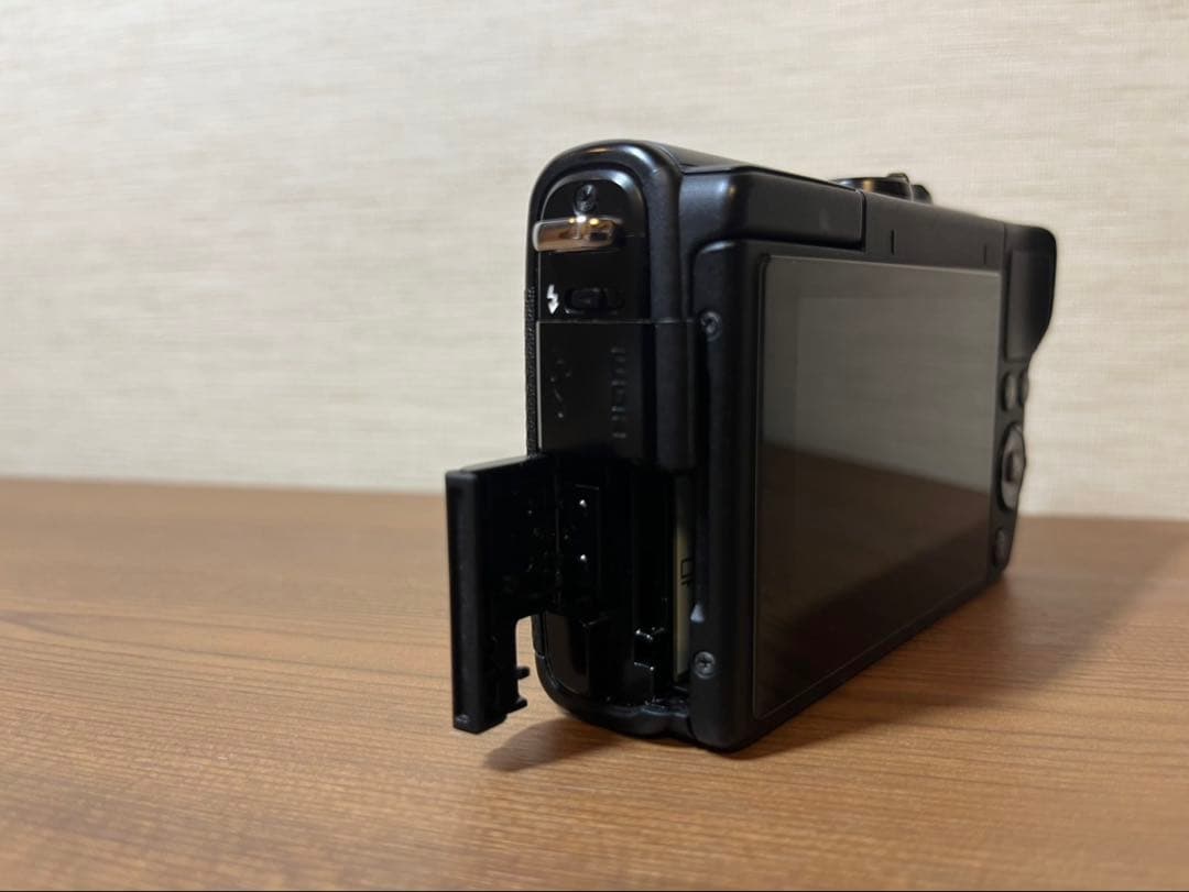 Canon EOS M100 ミラーレス一眼