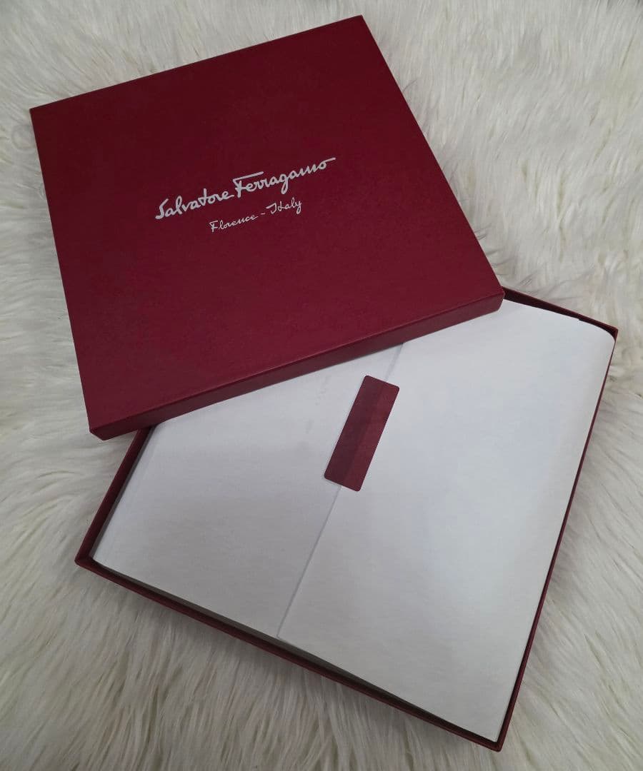 新品未使用フェラガモ シルク.コットン スカーフ ストール