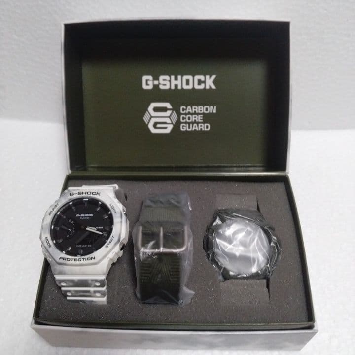 おとちゃん様・CASIO GーSHOCK カーボン コア ガード 白
