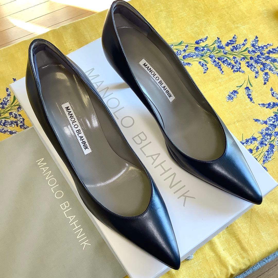 新品同様! マノロブラニク 定番キエッタ 極上ネイビー スムースカーフ23㎝