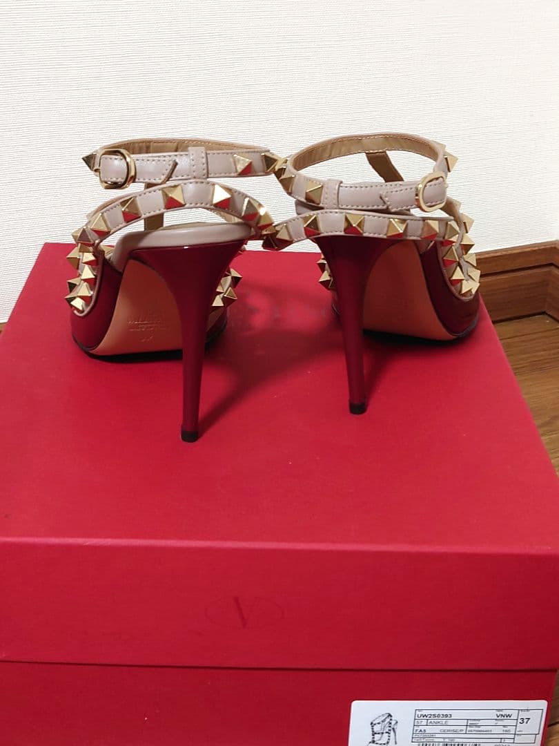 最終値下げ☆新品　VALENTINO　ロックスタッズパンプス　37