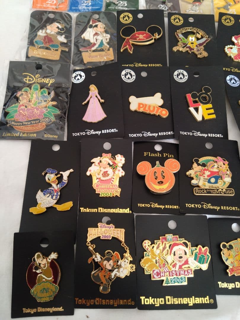 ディズニーピンバッジ 98個 未使用保管品