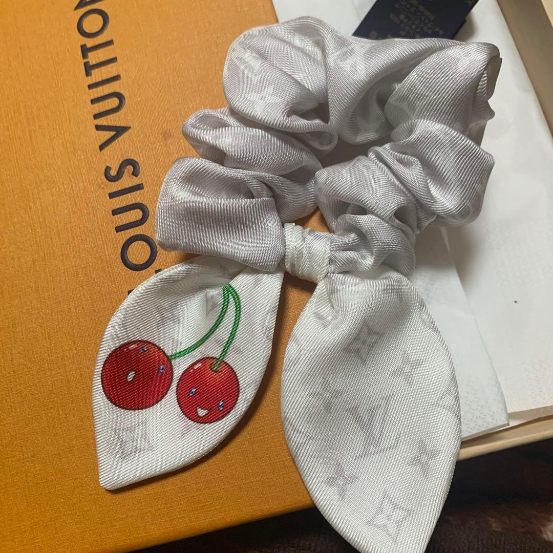 ルイヴィトン　シュシュ　村上隆　チェリー　新品未使用　白