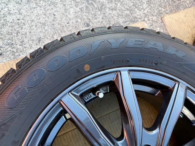 セレナ ノア ヴォクシー スタッドレスタイヤセット 195/65R15 バリ山！