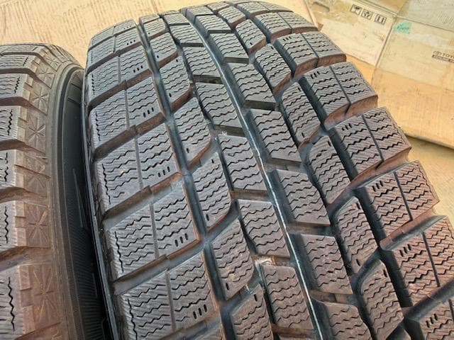 セレナ ノア ヴォクシー スタッドレスタイヤセット 195/65R15 バリ山！