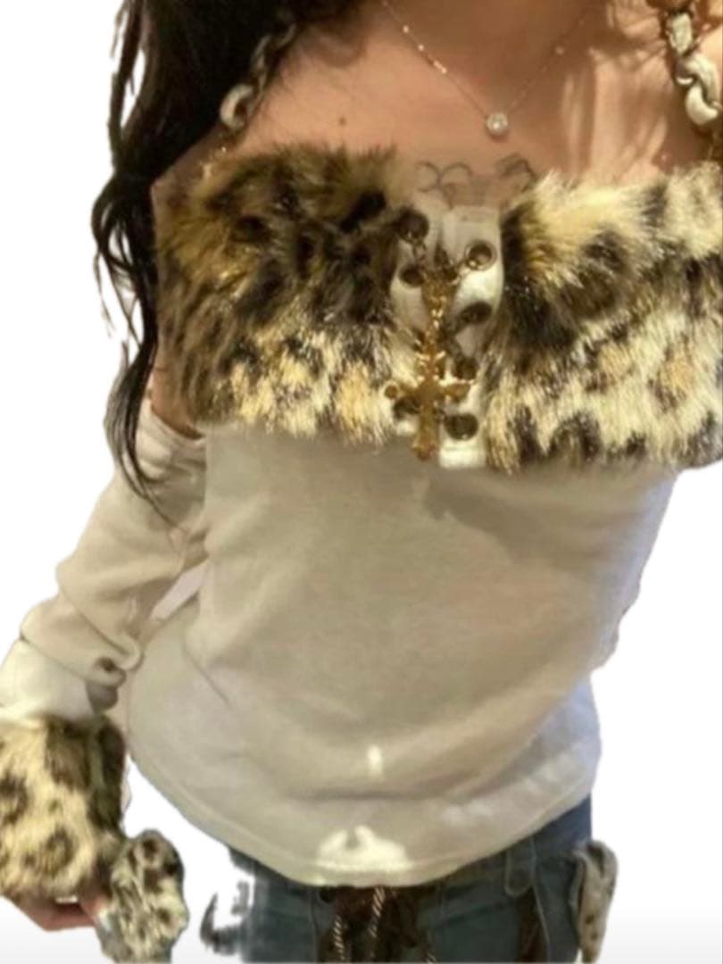 ２３５　d.i.a ホワイト　ベアトップ　☆☆