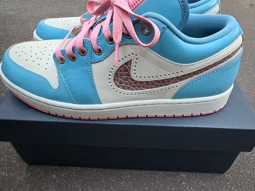 ナイキ エア ジョーダン 1 LOW SE \"Somos Eternos\"