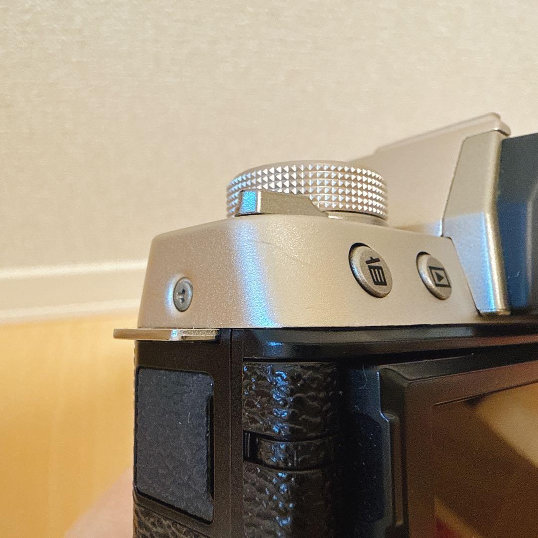 富士フイルム X-T100 ダブルズームレンズキット　シャンパンゴールド