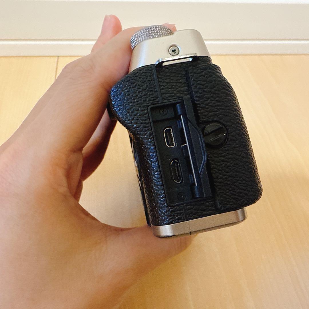 富士フイルム X-T100 ダブルズームレンズキット　シャンパンゴールド