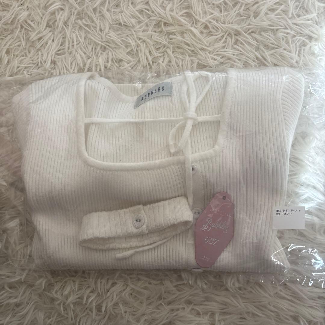 BUBBLES チョーカーボタンニットトップス　ホワイト　バブルス