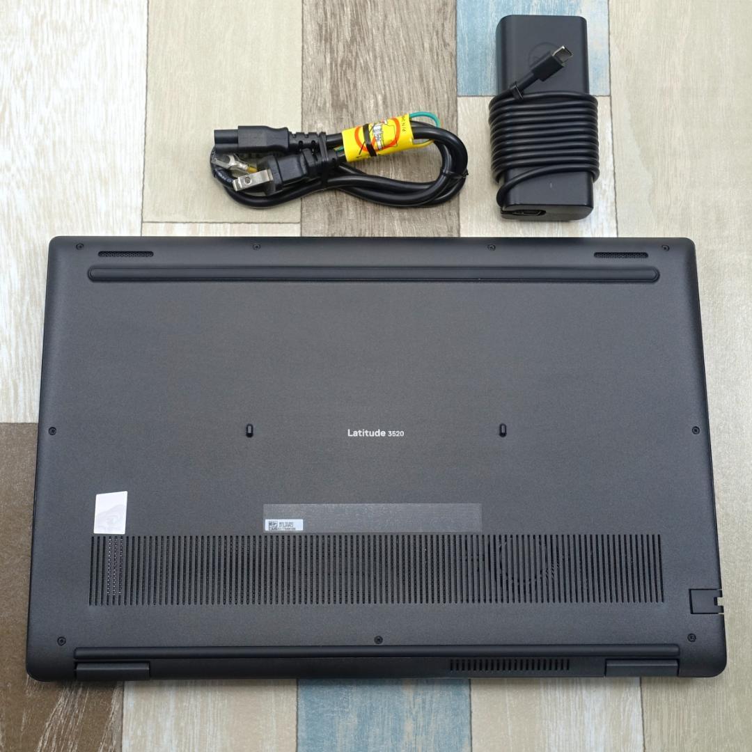 未使用に近いレベルの極美品⭐️超高速大容量新品ＳＳＤ１ＴＢ搭載☆１１世代コアｉ５