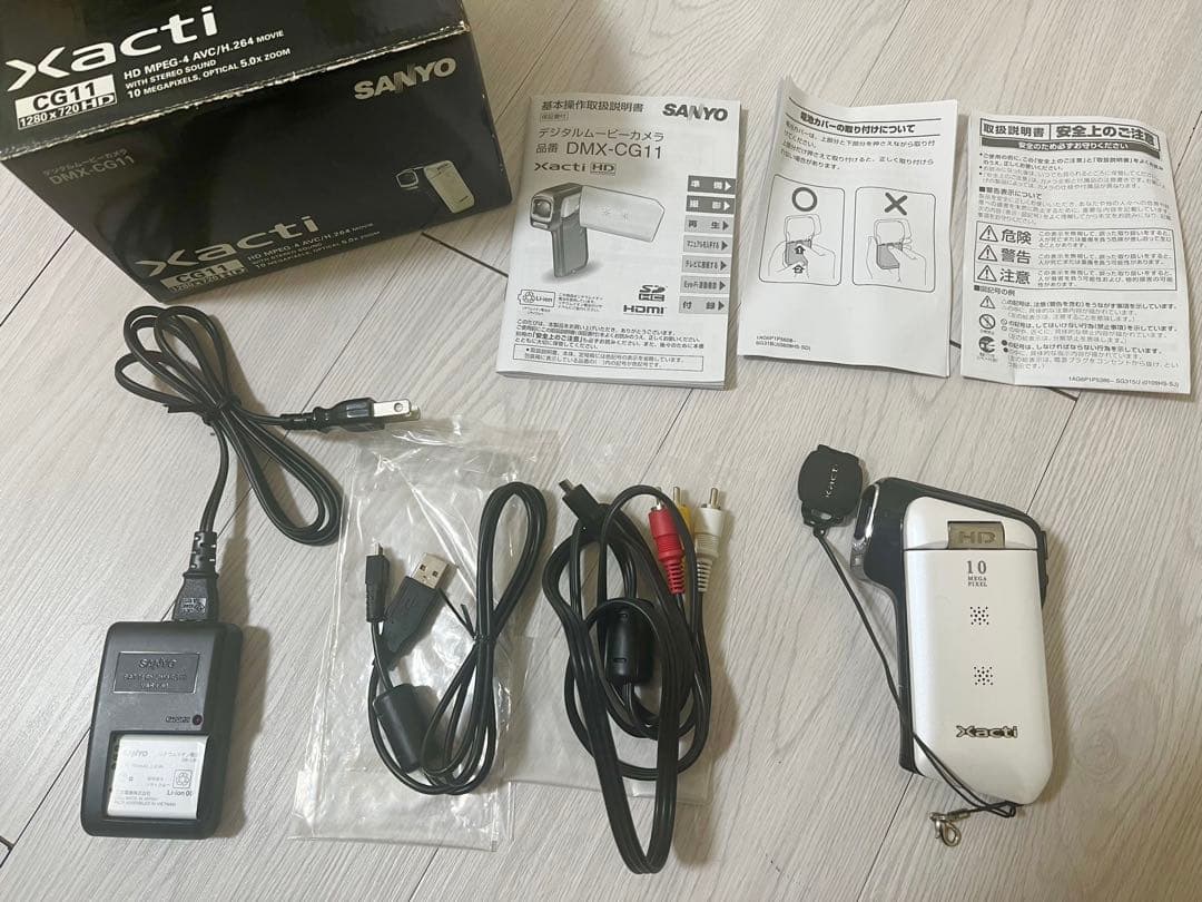 デジタルムービーカメラ SANYO Xacti DMX-CG11箱付き