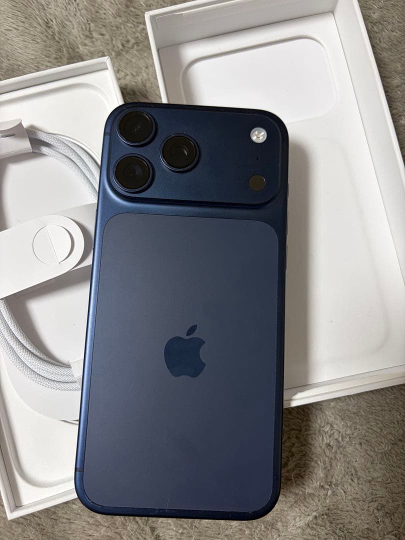 Apple iPhone 17ProMax 本体