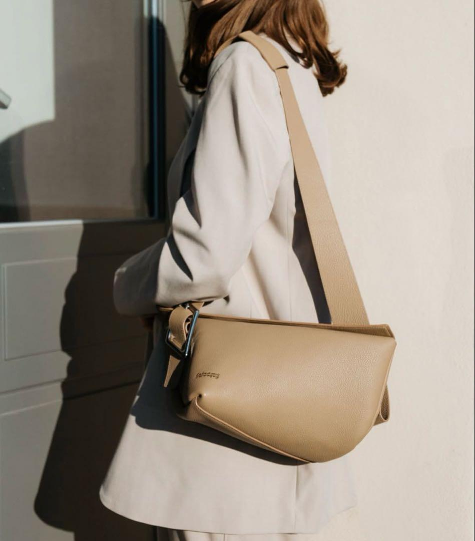 Rabeanco ラビアンコ　クロスボディバッグ　ベージュ