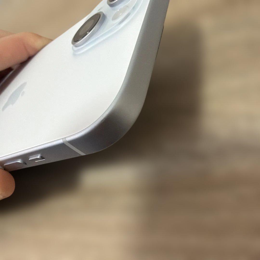 iPhone15本体　ブルー128G