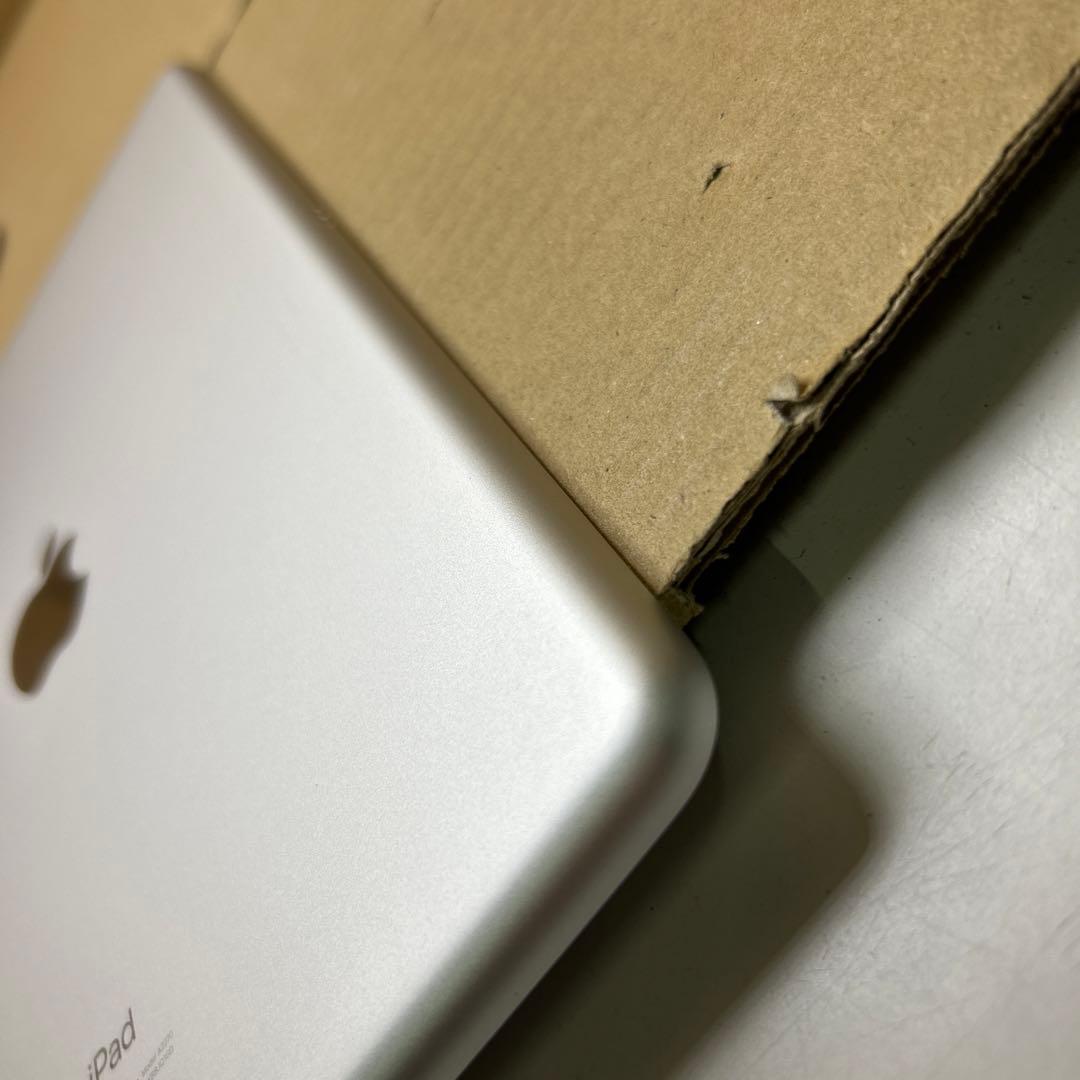 Apple iPad (第８世代) Wi-Fi 32GB シルバー