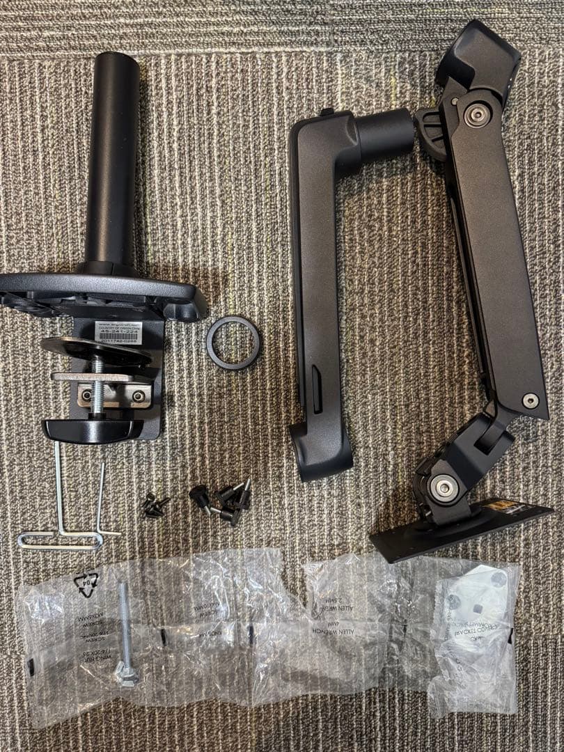 ergotron モニターアーム 取り付けネジ付き