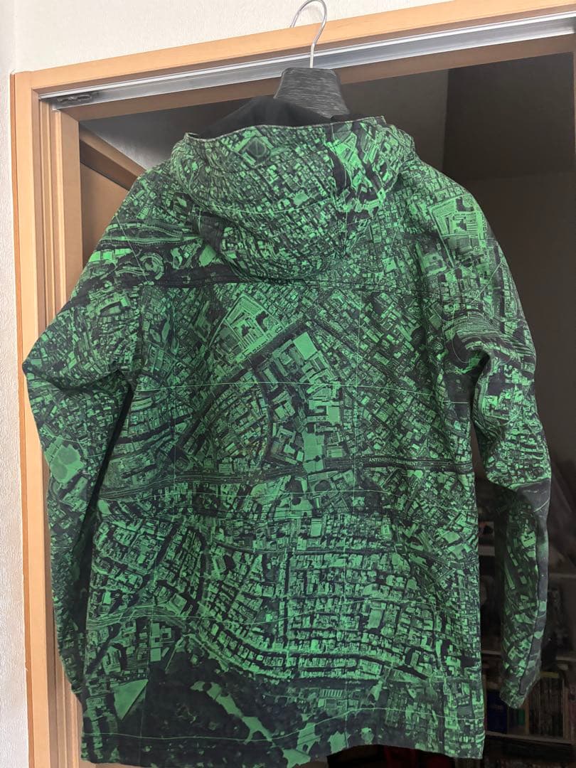 マウンテンジャケット　ナイトビジョン　グリーン