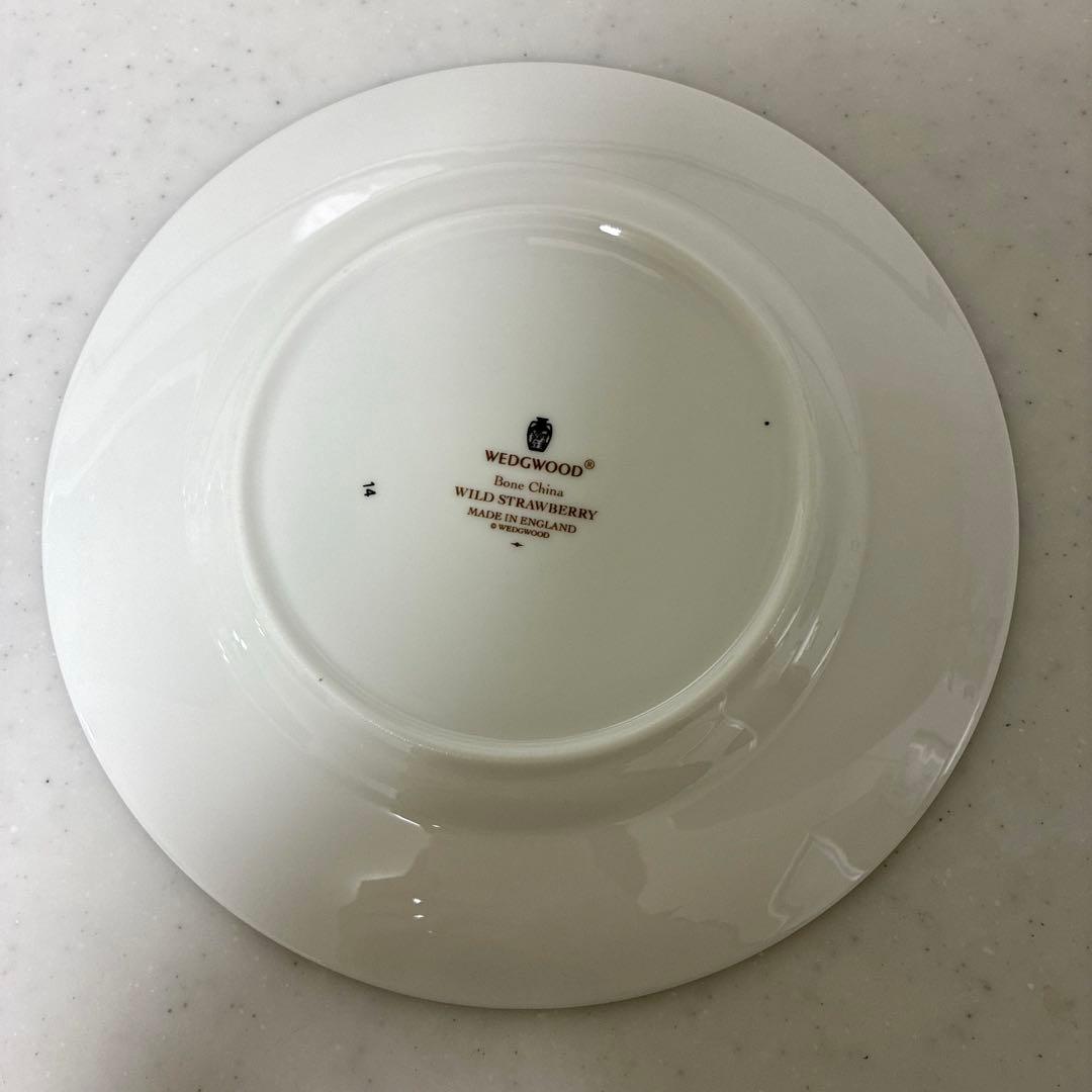 【美品】ウェッジウッド　ワイルドストロベリー　17.5cmデザートプレート　黒壺