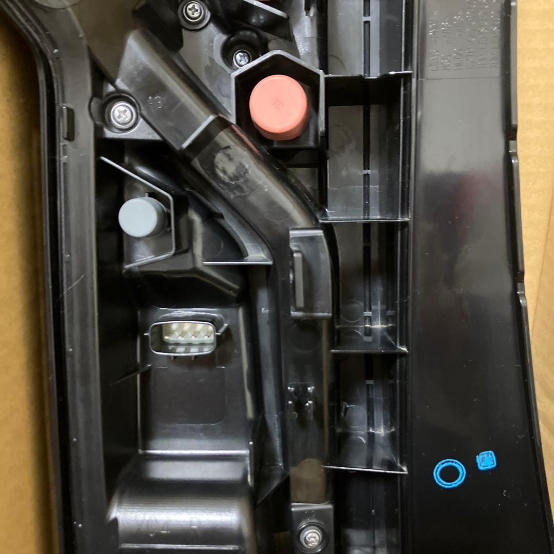 NBOX　カスタム　JF3　右テール　純正　N-BOX　ICHIKOH　D186