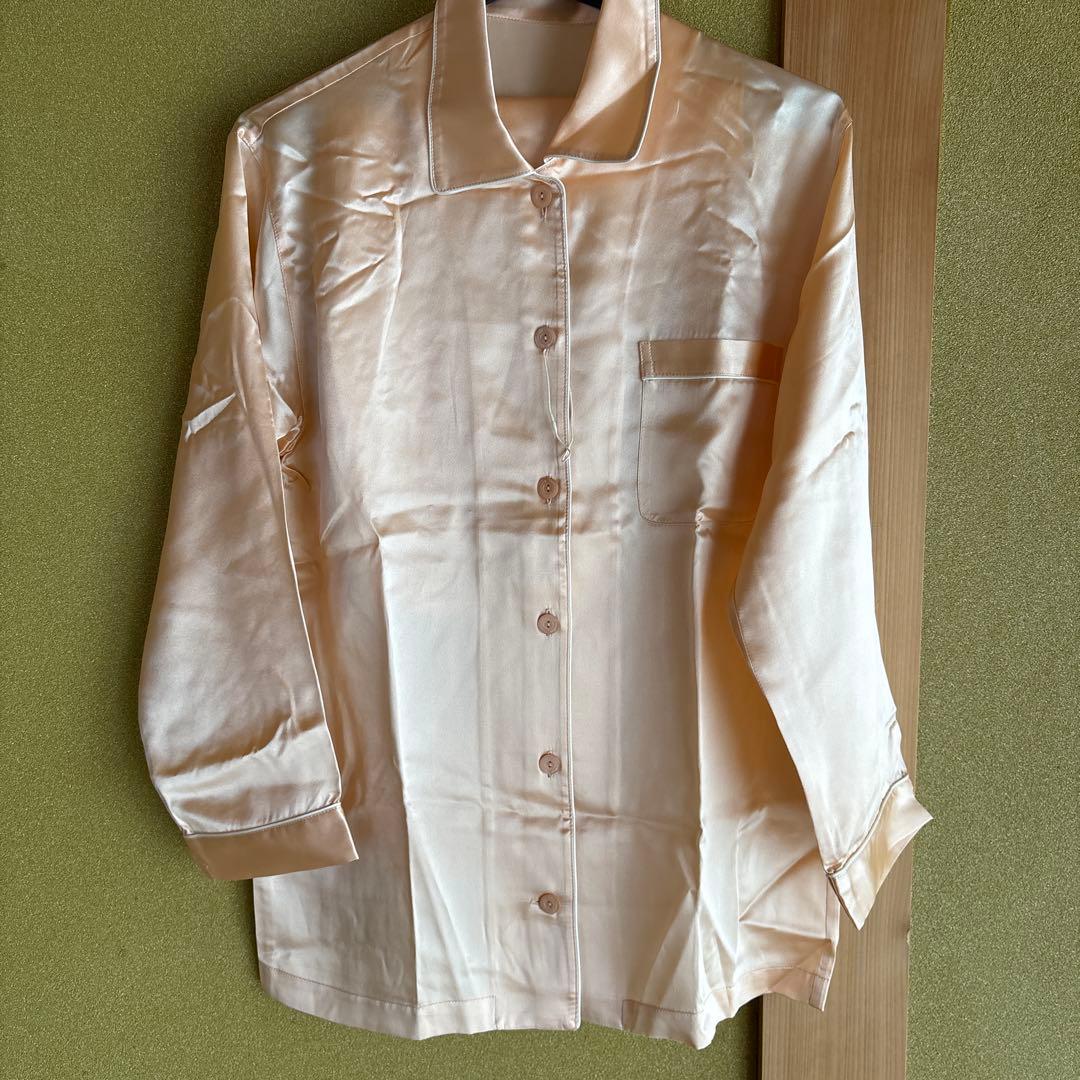 新品ワコール　シルクパジャマ　サーモンピンク