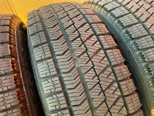 カローラ フリード (4H) ノート スタッドレスセット 185/70R14