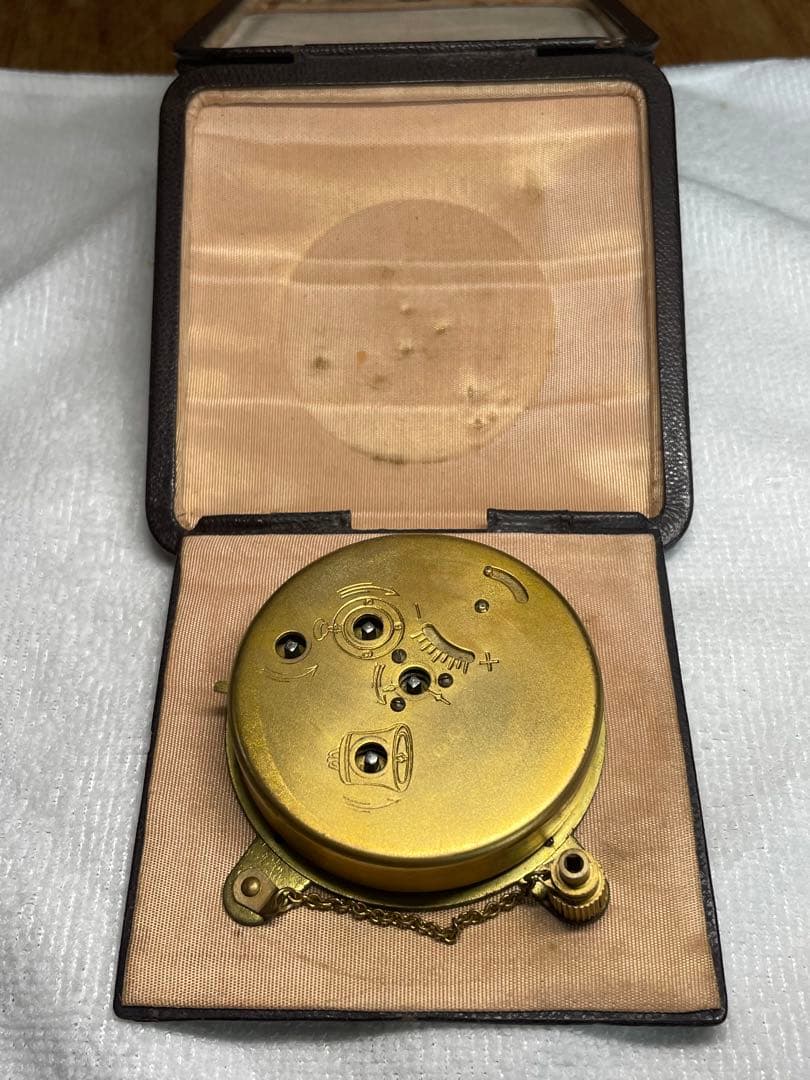 ドイツ　KIENZLE 本革仕様の真鍮ガラス目覚し時計　時計/目覚し　正確稼働