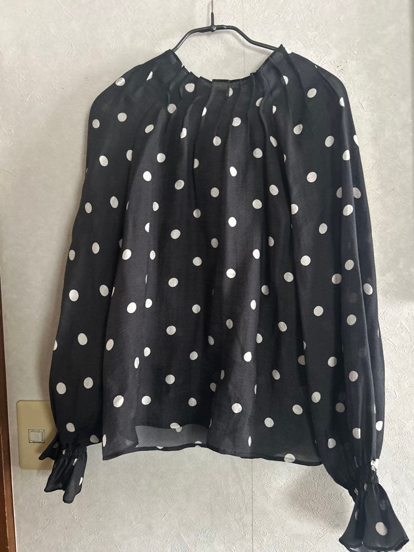 ノーリーズ　今季新品タグあり　ウォッシャブルピンタックドットプリントブラウス黒