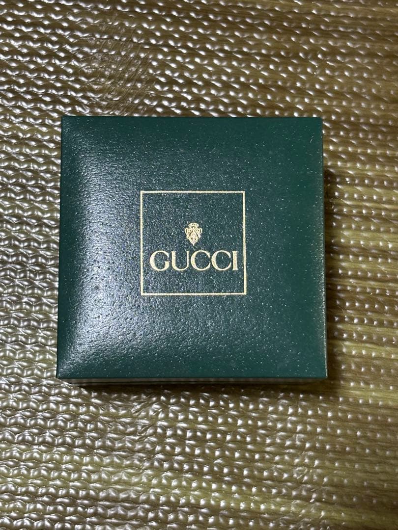 GUCCI 時計 赤い文字盤 ゴールドチェーン