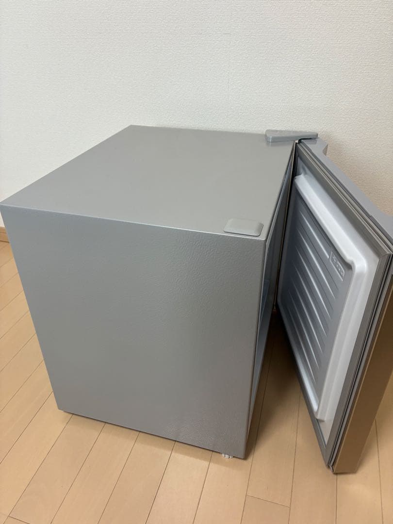 宮城手渡し※アイリス冷凍・冷蔵庫　直冷式　ゴールド2025年4月購入　小型ミニ
