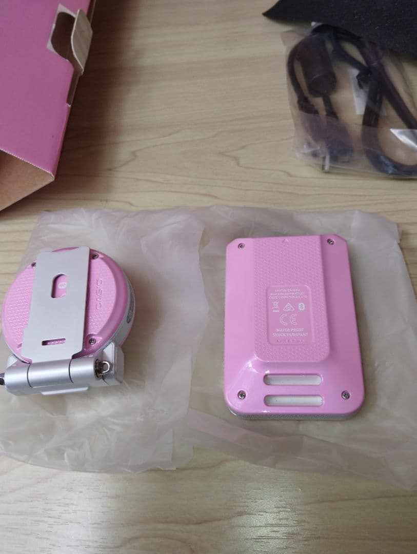 未使用　CASIO EXILIM EX-FR100L PK ピンク デジカメ