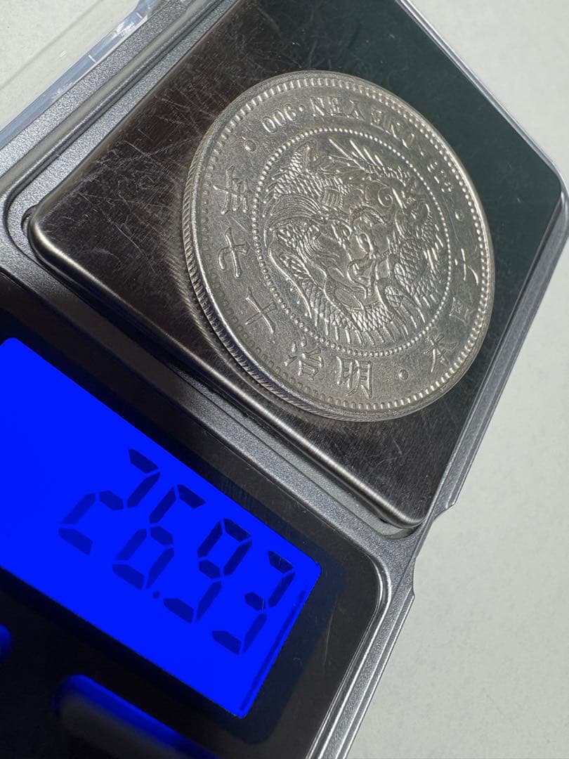 p*n様 【本物保証】　美品　大型　一圓銀貨　明治17年銘　準特年　26.93g