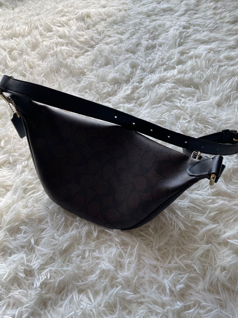 美品✨coach ボディーバッグ　ショルダーウエスト　チャーム付