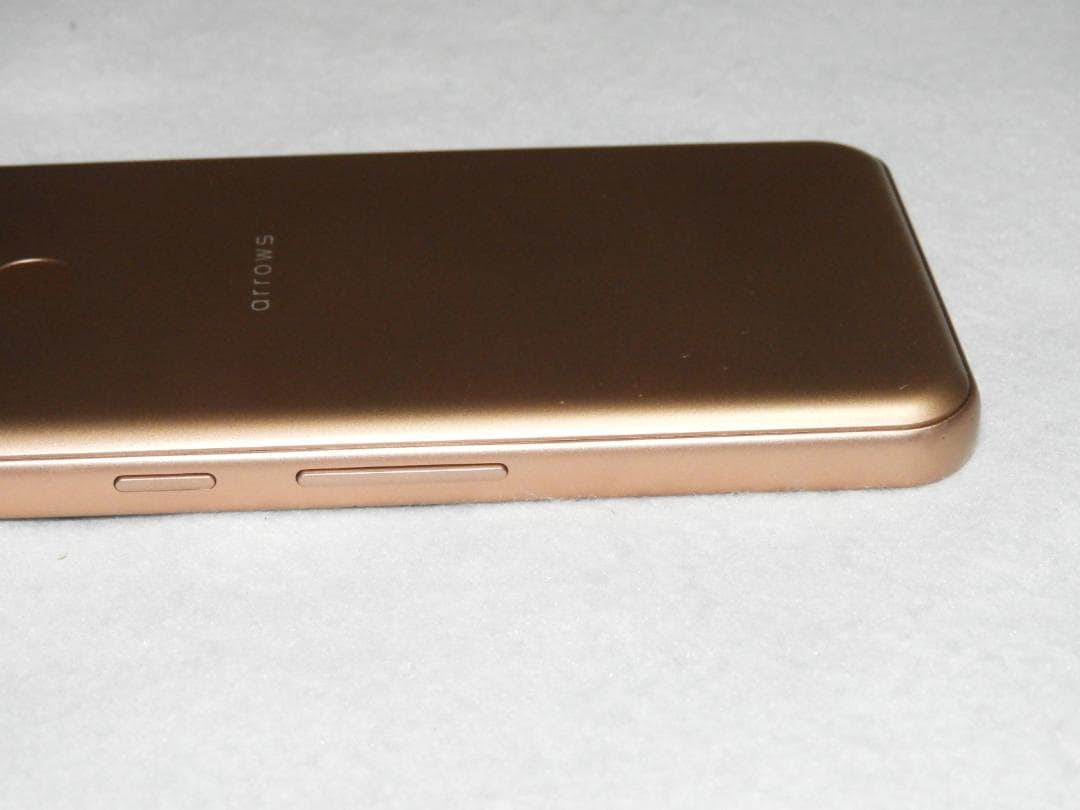 FCNT arrows We FCG01 au ゴールド SIMフリー