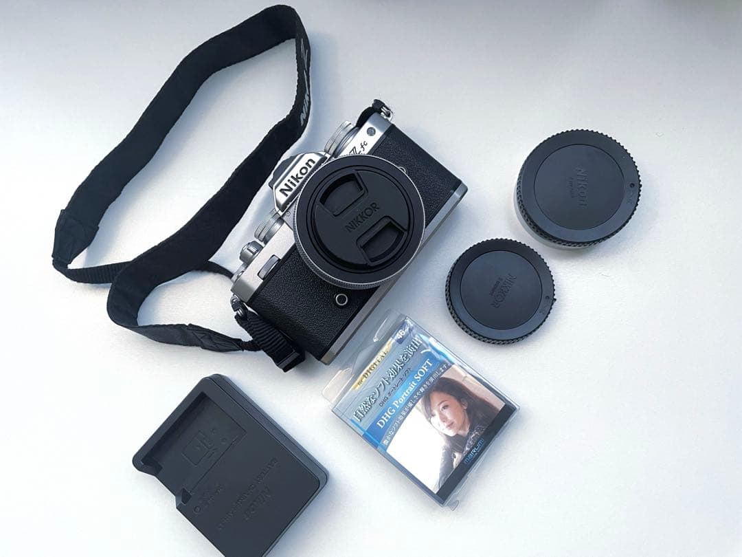 箱有Nikon Zfc ミラーレスカメラ本体と付属品