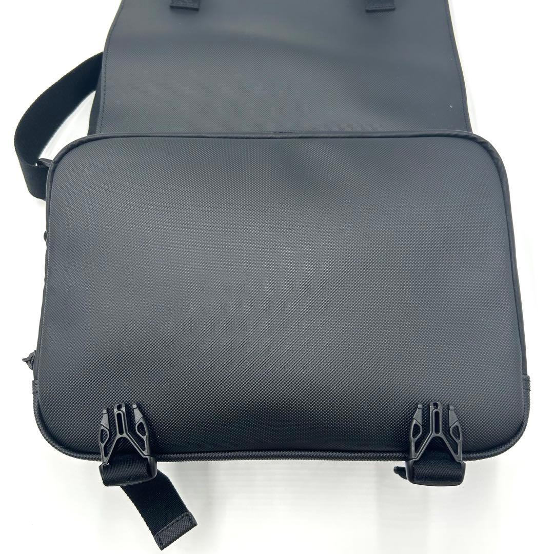 【極美品】LACOSTE メッセンジャーバッグ 黒