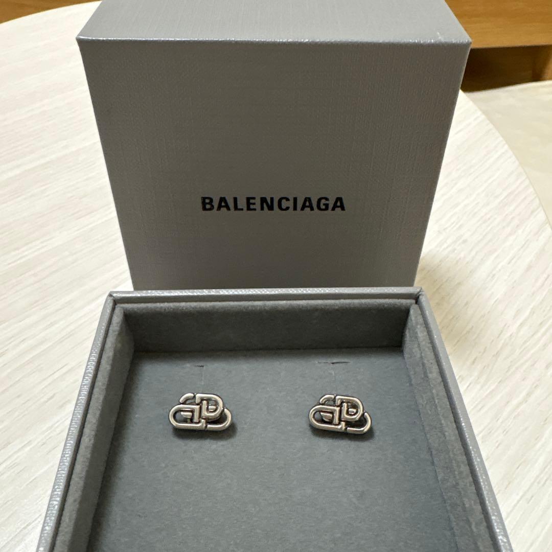 値下げ中BALENCIAGA 両耳ピアス