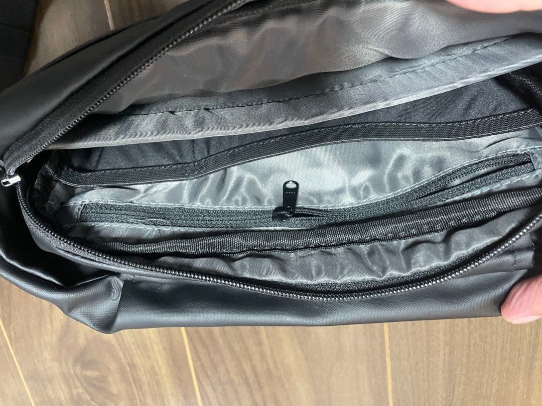 NIID URBANATURE ボディバッグ レザー