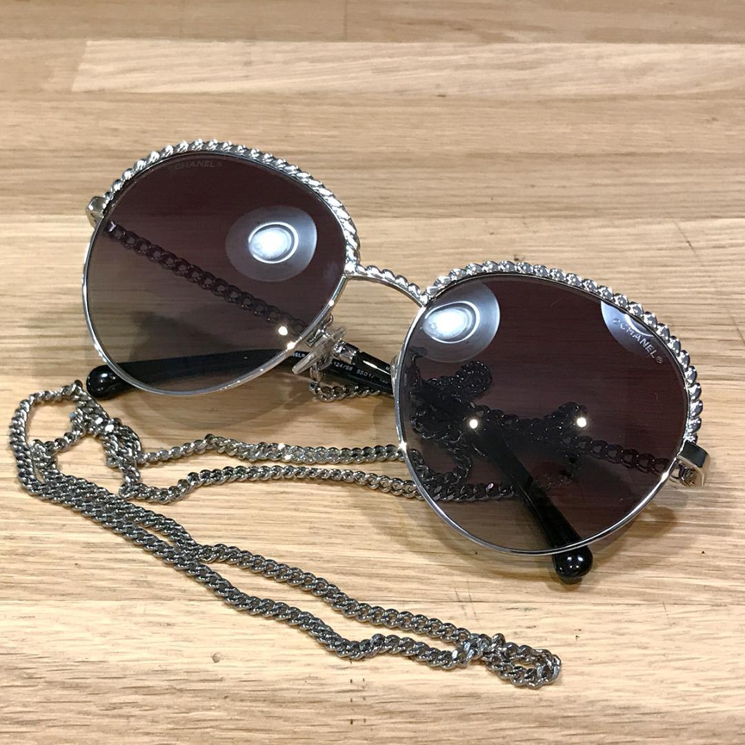 新品同様 シャネル チェーン付き サングラス シルバー ブラウングラデーション
