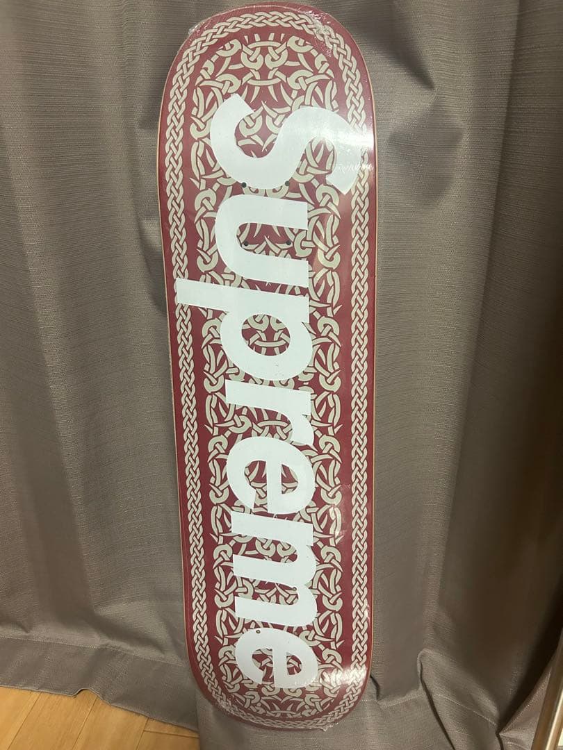 スケートボード Supreme Celtic Knot Skateboard
