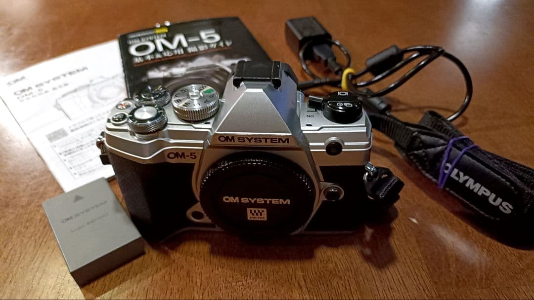 訳あり聾者 om-system OM-5 ミラーレス一眼カメラ オマケ