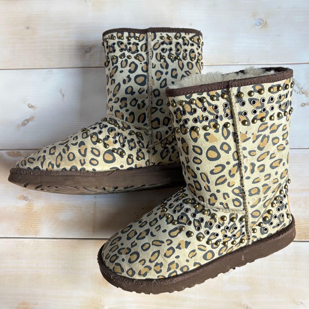 UGG×Jimmy CHOOヒョウ柄スタッズ　ムートンブーツ